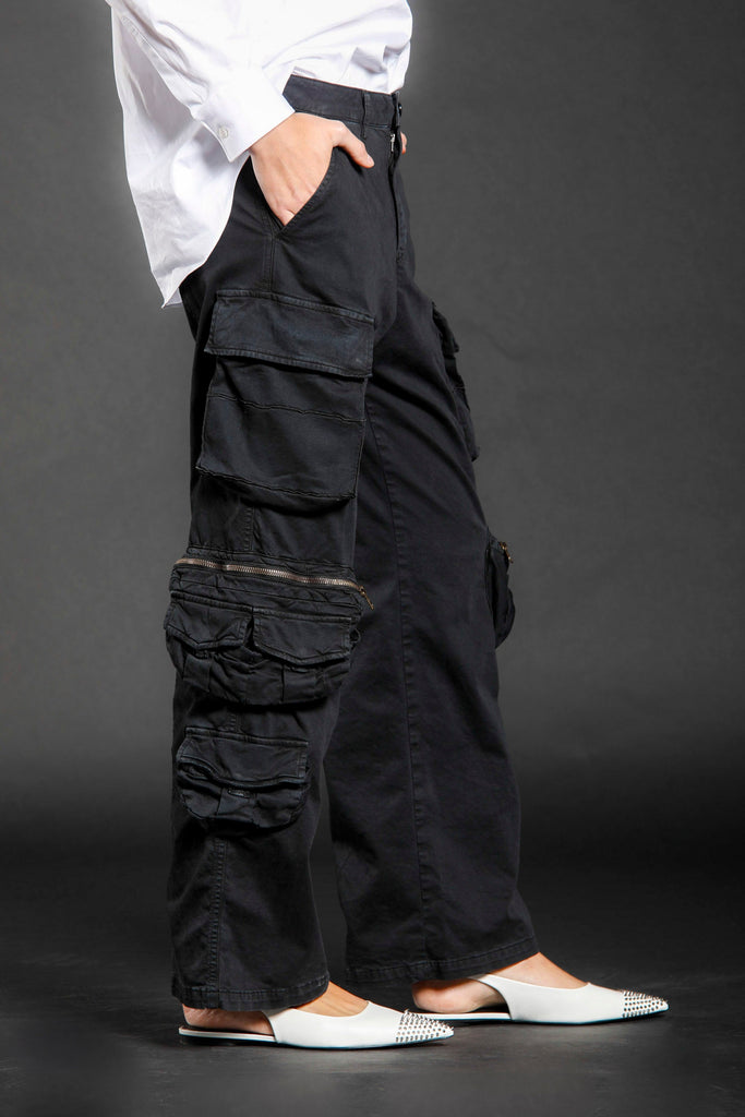 immagine 6 di pantalone cargo donna in gabardina colore nero modello New Wilbour di Mason's 