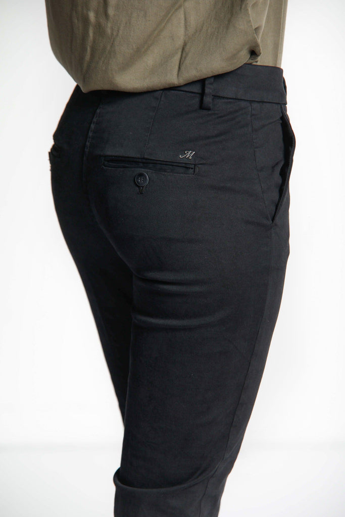 Immagine 3 di pantalone chino donna in raso color nero modello New York Slim di Mason's