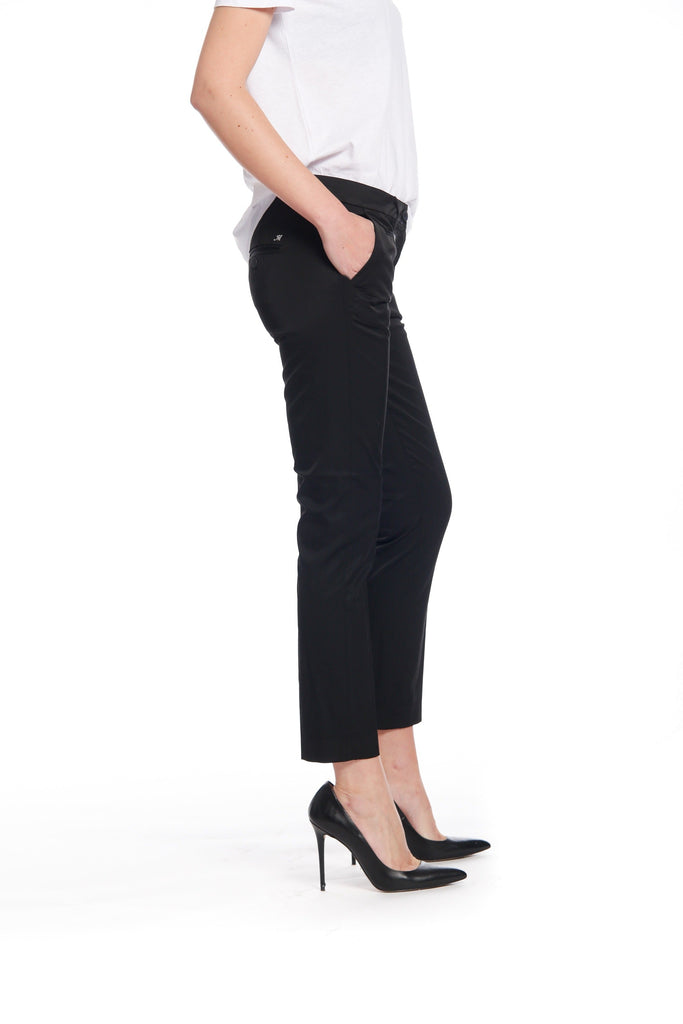 New York Slim Pantalon chino femme en satin stretch slim ①