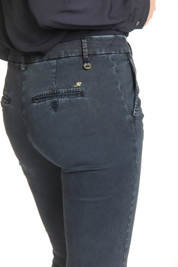 Immagine 4 di pantalone chino donna in raso blu navy modello New York Slim di Mason's
