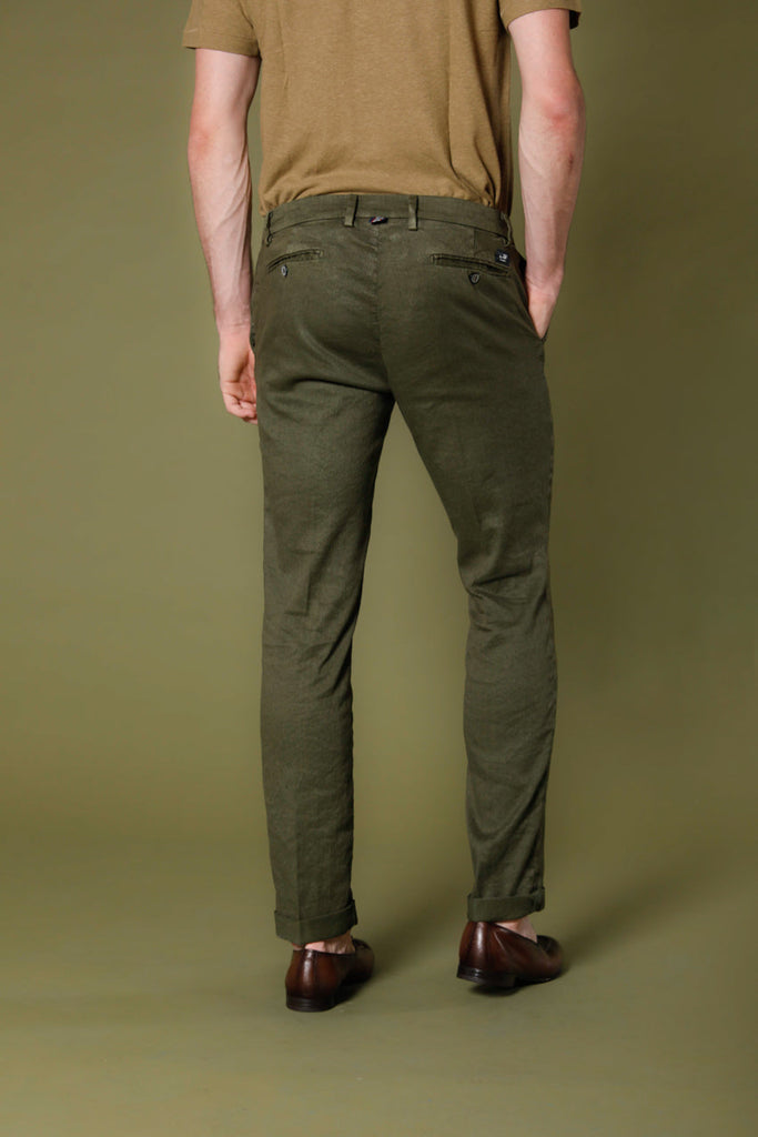 Immagine 5 di pantalone chino uomo in lino e twill di cotone verde modello New York di Mason's