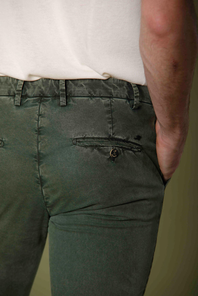 Immagine 3 di pantalone chino uomo in twill stretch verde modello Milano Style Essential di Mason's