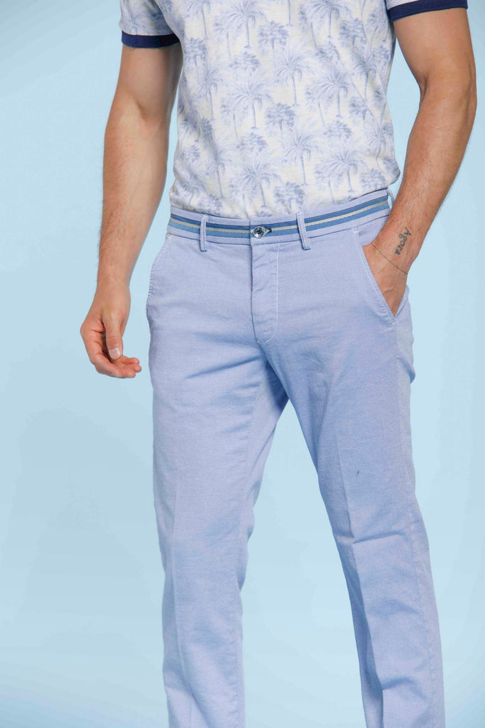 Torino Elegance Pantalon chino homme en damier fil bleu clair avec rubans slim fit
