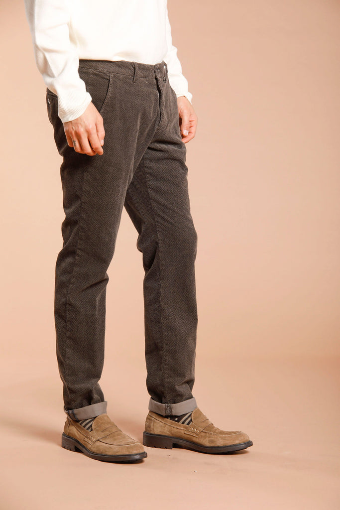 Torino Style pantalon chino homme en velours avec motif resca coupe slim