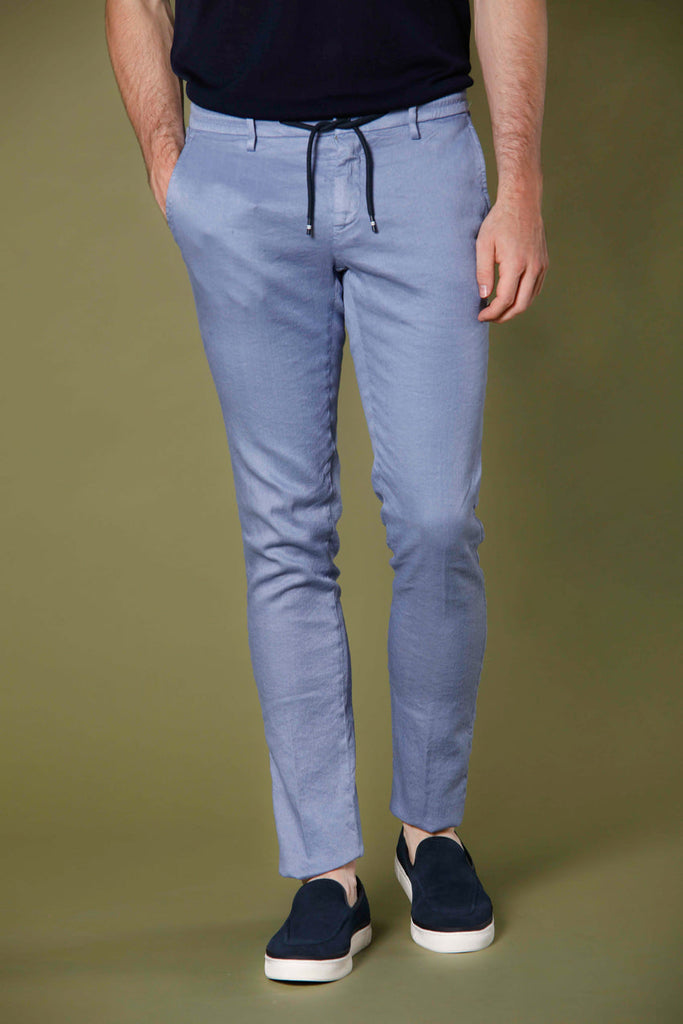 Immagine 1 di pantalone chino jogger uomo in lino e cotone azzurro modello Milano Jogger di Mason's