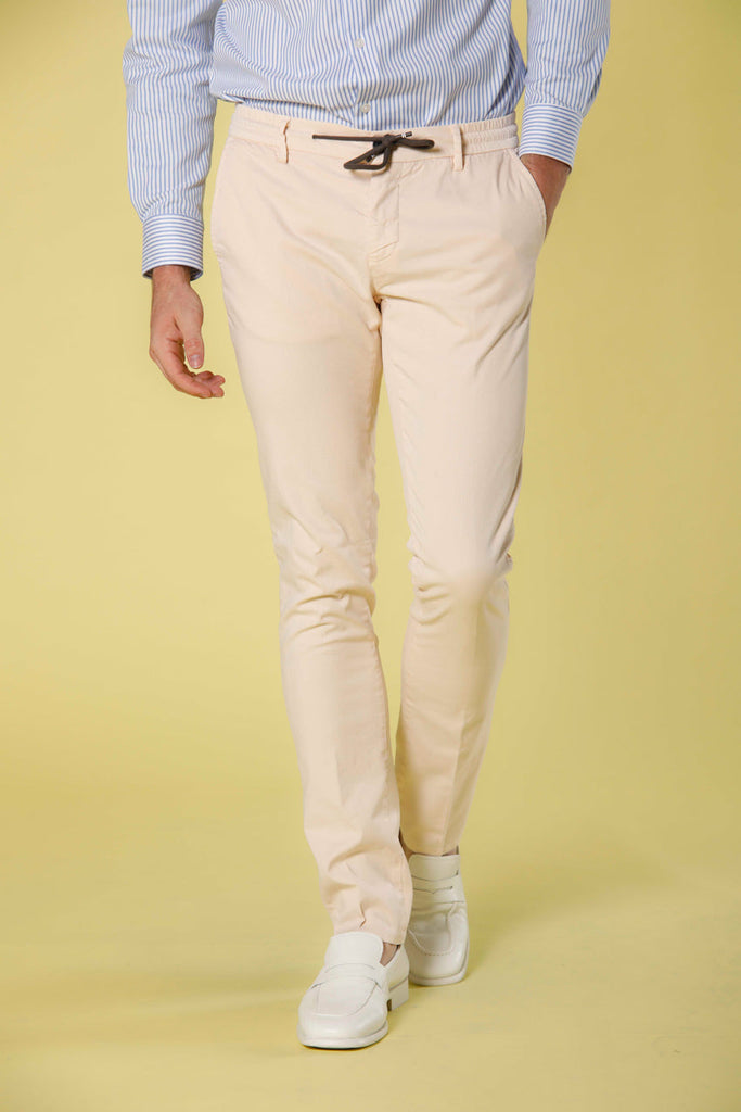Immagine 1 di pantalone chino jogger uomo in cotone e tencel rosa pastello modello Milano Jogger di Mason's